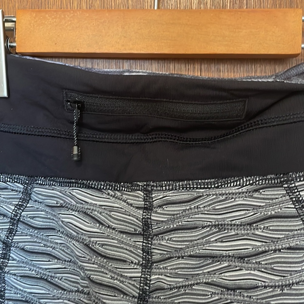 Lululemon Cropped Leggings - Picture 9 of 12